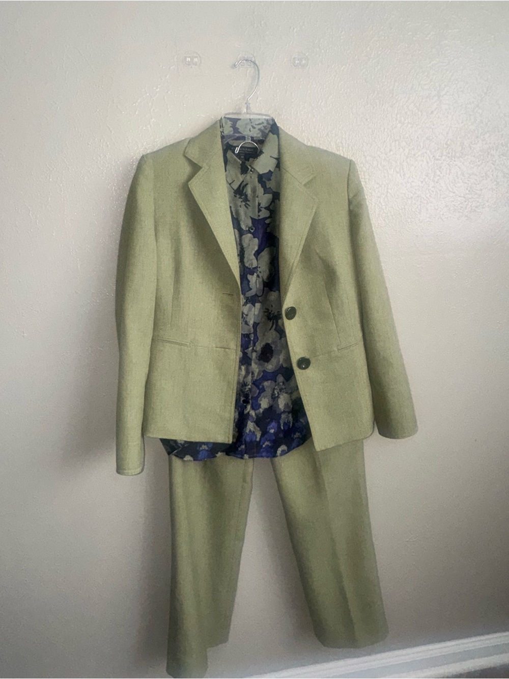 3 pc Olive Green Women's Tailored Pantsuit Blazers/Slacks/Blouse